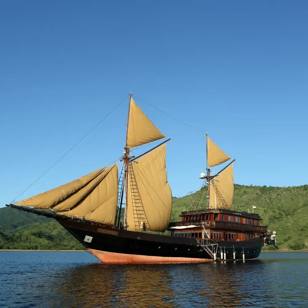 Alila Purnama — 46m Phinisi Charter, Raja Ampat