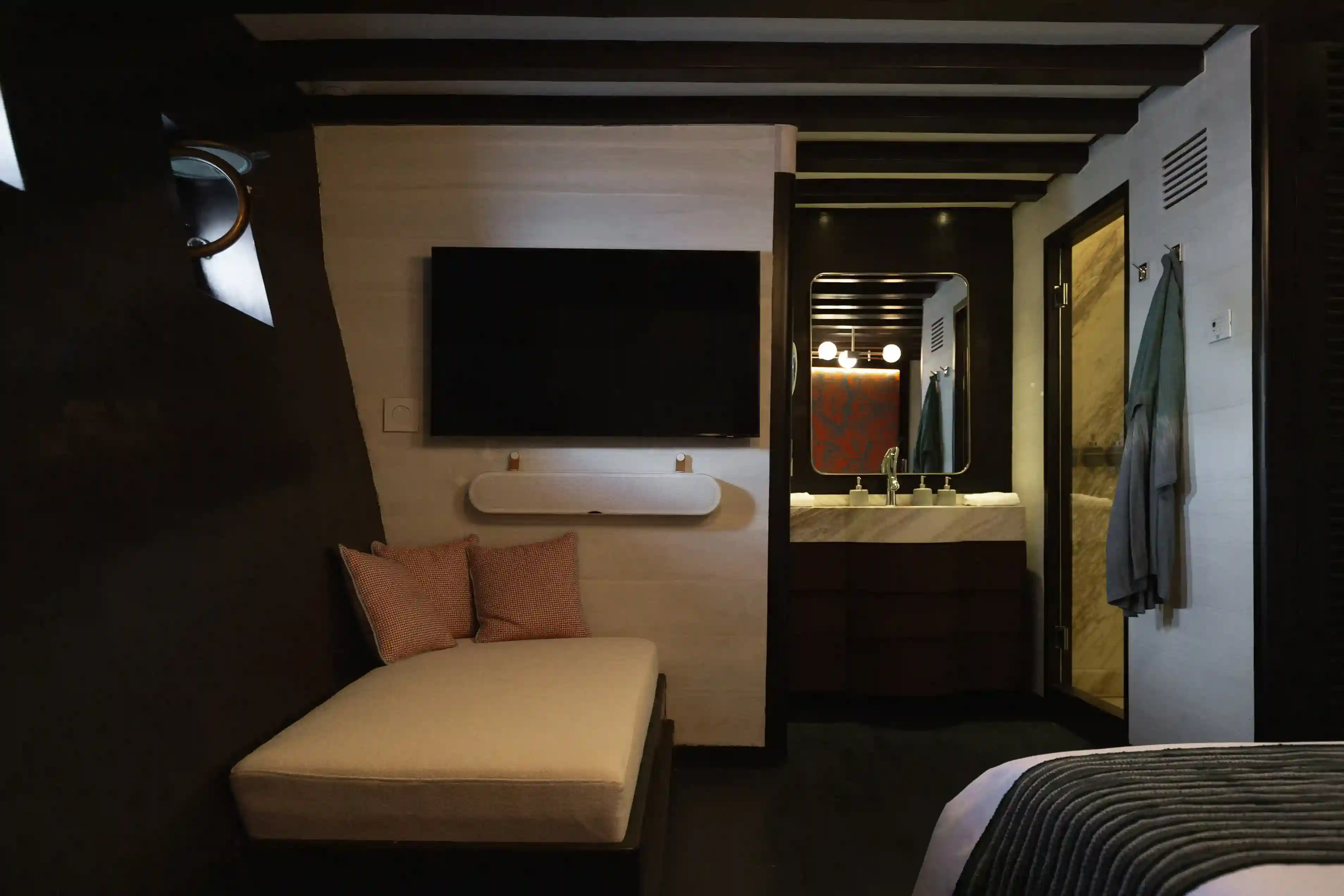 Staterooms (4 rooms)