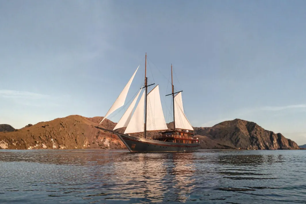 Vela — 50m Sailing Phinisi Charter, Raja Ampat
