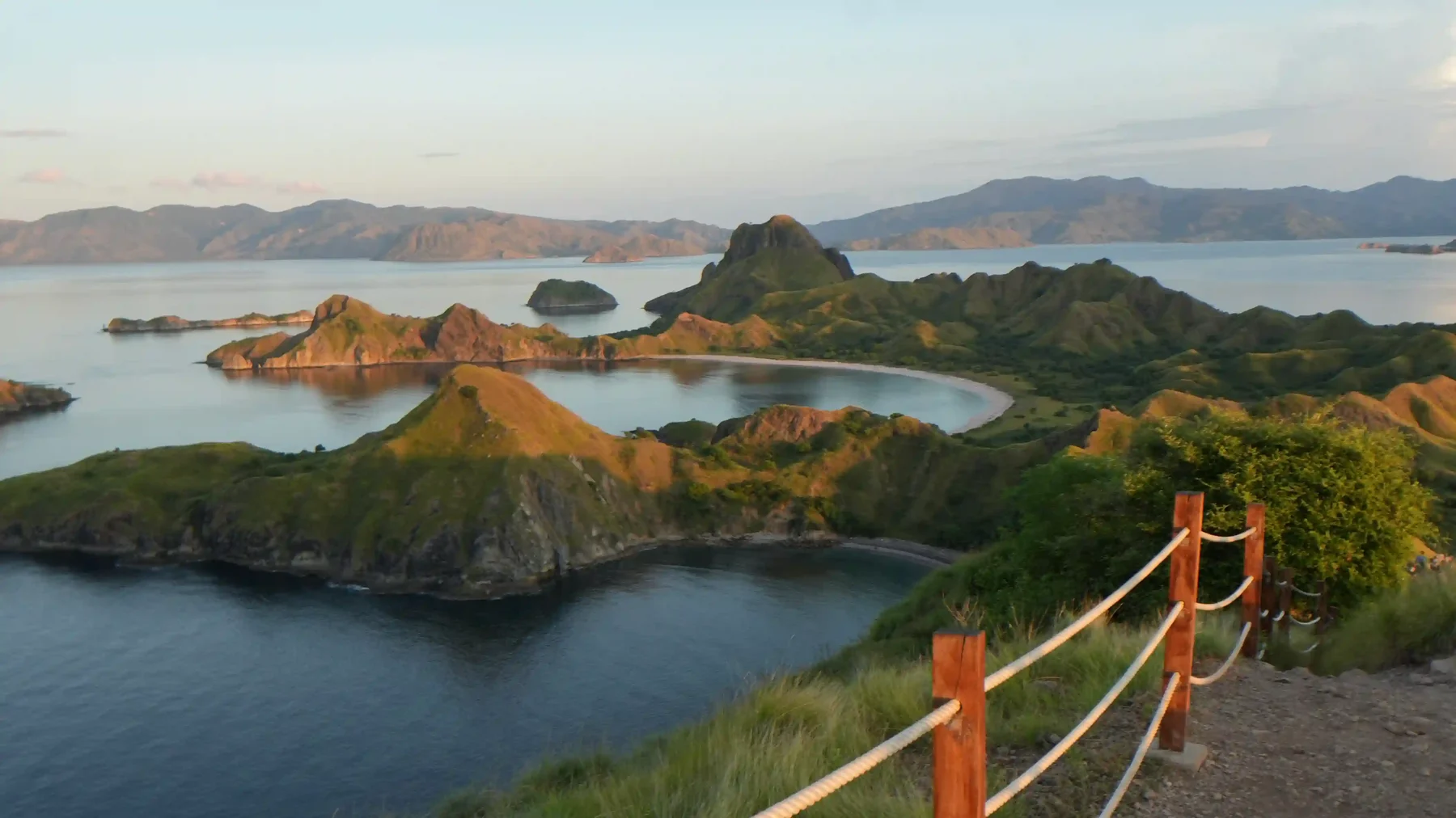 Raja Ampat vs Komodo: Which to Charter?