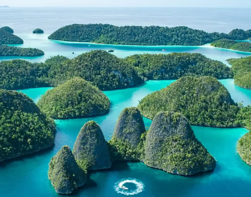 Visiting Wayag by Private Yacht