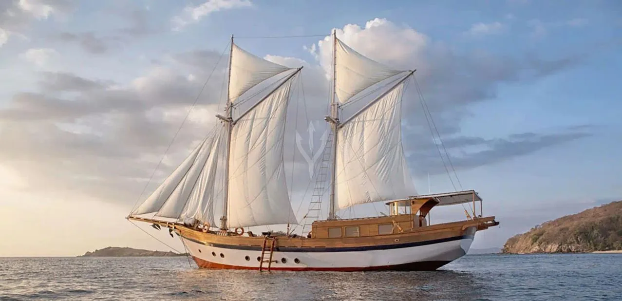 Anne Bonny — 30m Yacht Charter, Raja Ampat