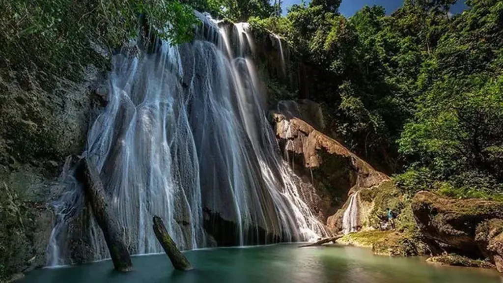 Batanta Island Yacht Charter: Raja Ampat’s Quiet King