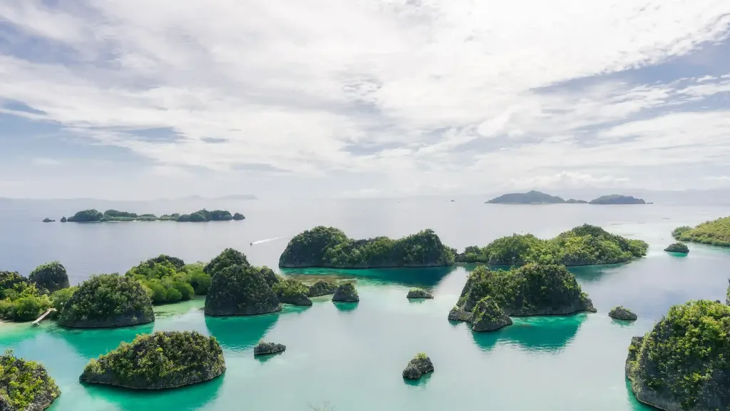 Fam Islands Yacht Tour: Piaynemo & Melissa’s Garden