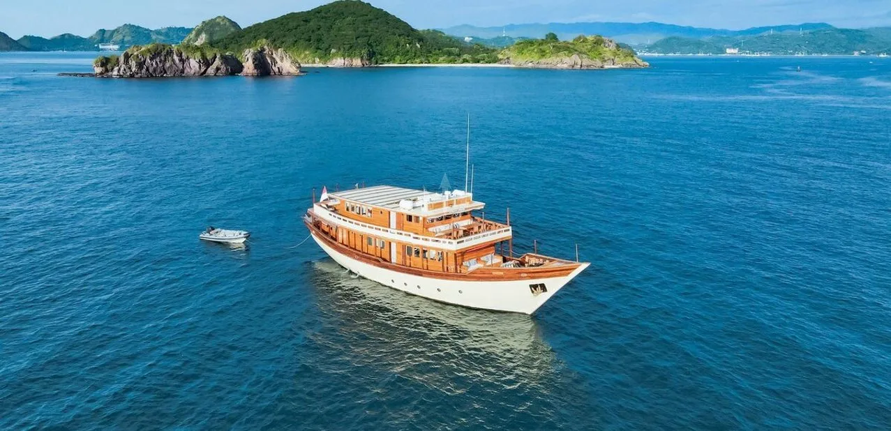 Mischief — 30m Yacht Charter, Raja Ampat