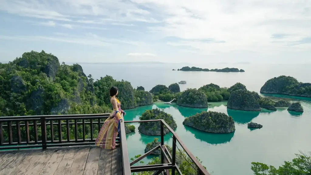 North Raja Ampat Yacht Charter: Waigeo, Fam & Wayag