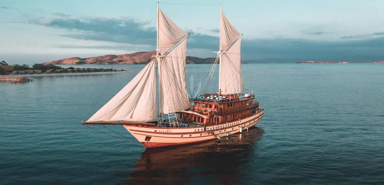 The Maj Oceanic — 47m Yacht Charter, Raja Ampat